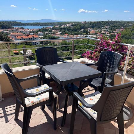 Charming Villa Rab Раб Екстериор снимка