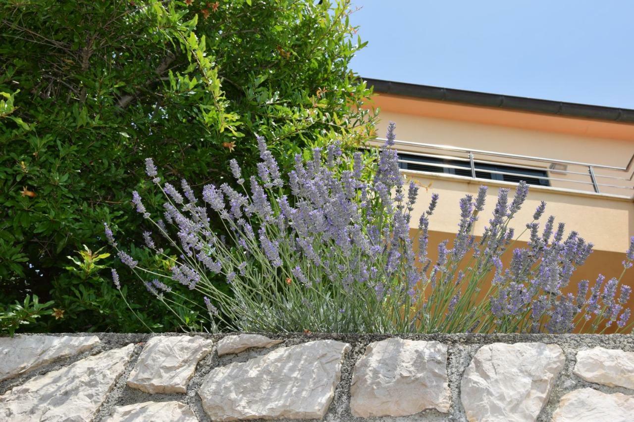 Charming Villa Rab Раб Екстериор снимка
